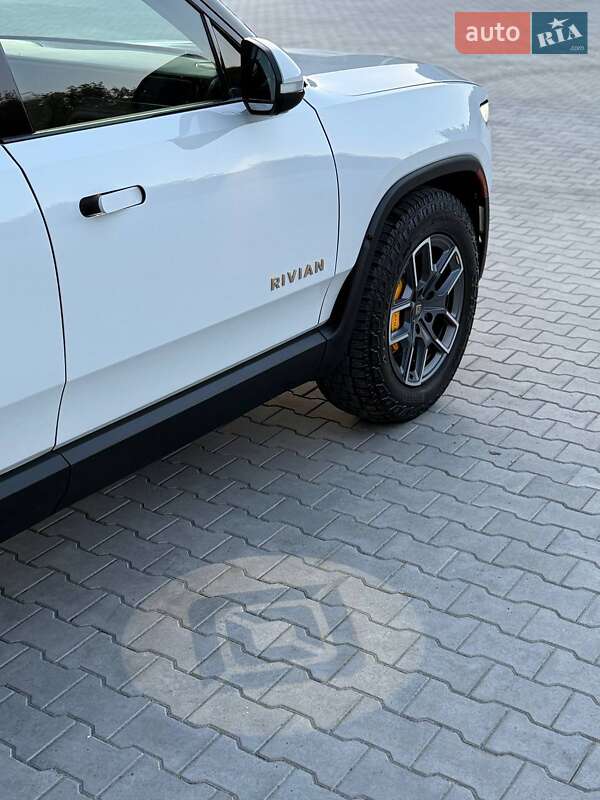 Позашляховик / Кросовер Rivian R1S 2023 в Дубні