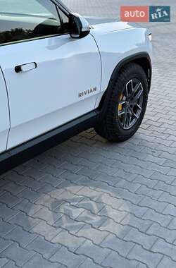 Внедорожник / Кроссовер Rivian R1S 2023 в 