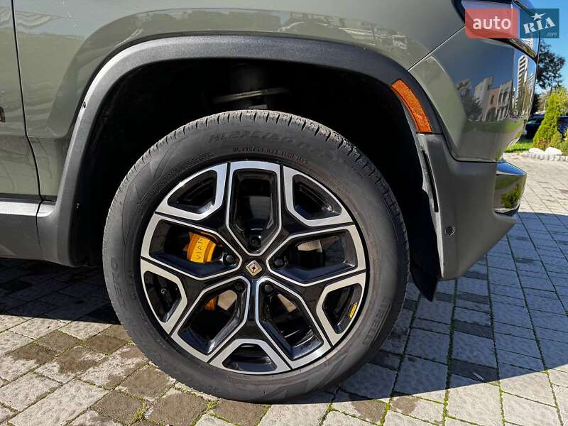 Внедорожник / Кроссовер Rivian R1S 2022 в Львове