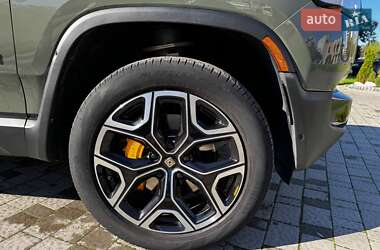 Позашляховик / Кросовер Rivian R1S 2022 в 