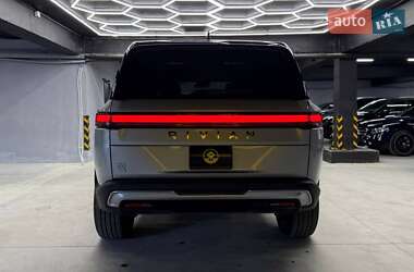 Внедорожник / Кроссовер Rivian R1S 2024 в 