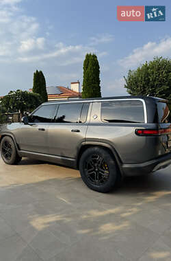 Позашляховик / Кросовер Rivian R1S 2023 в 