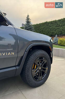 Позашляховик / Кросовер Rivian R1S 2023 в 