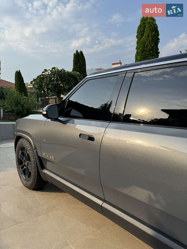 Внедорожник / Кроссовер Rivian R1S 2023 в Киеве