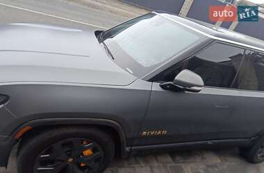 Внедорожник / Кроссовер Rivian R1S 2023 в 