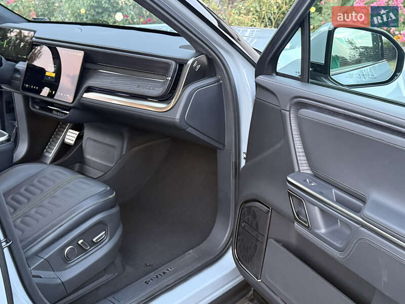 Внедорожник / Кроссовер Rivian R1S 2024 в Луцке