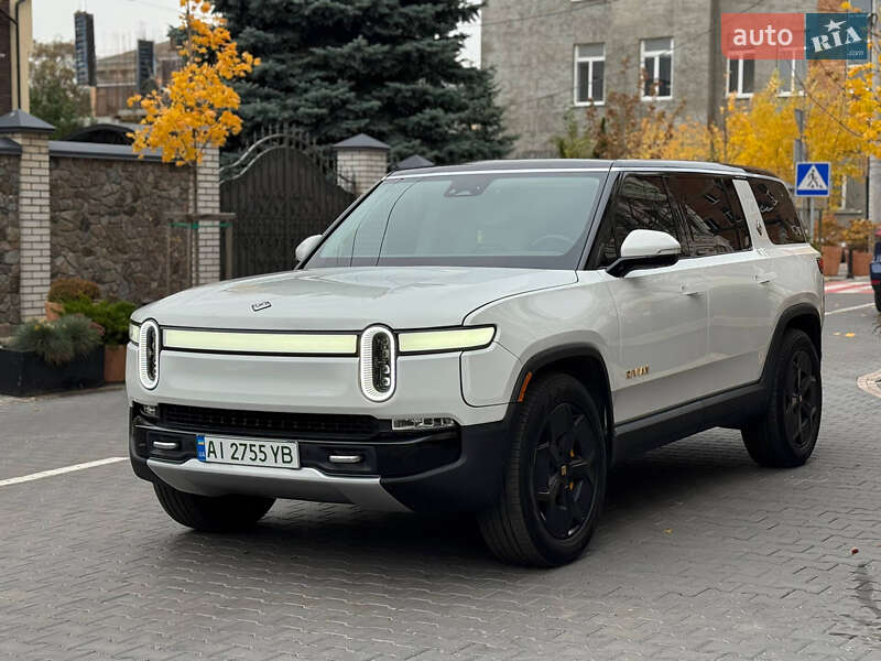 Rivian R1S 2023