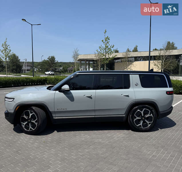 Позашляховик / Кросовер Rivian R1S 2023 в Бучі