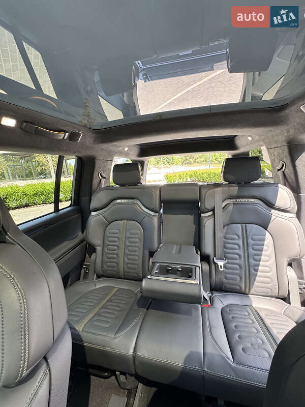 Позашляховик / Кросовер Rivian R1S 2023 в Бучі