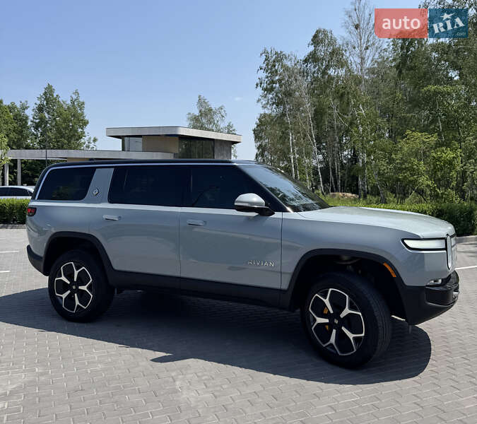 Позашляховик / Кросовер Rivian R1S 2023 в Бучі