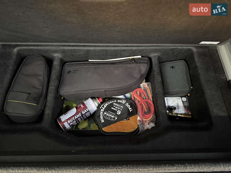 Внедорожник / Кроссовер Rivian R1S 2023 в Львове