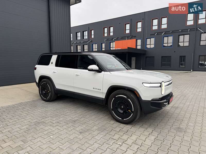 Rivian R1S 2025