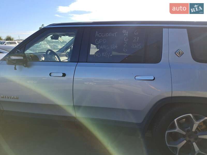 Внедорожник / Кроссовер Rivian R1S 2023 в Киеве фото 12 Внедорожник / Кроссовер Rivian R1S 2023 в Киеве