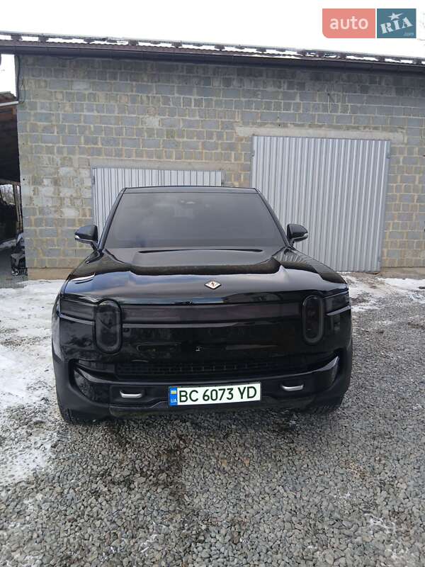 Внедорожник / Кроссовер Rivian R1S 2023 в Городке фото 2 Внедорожник / Кроссовер Rivian R1S 2023 в Городке