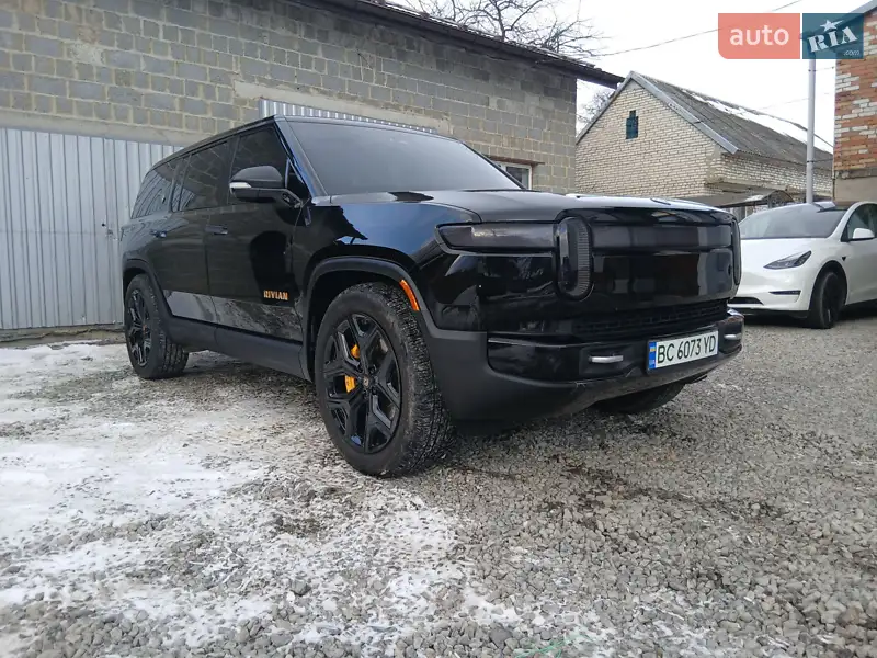 Rivian R1S