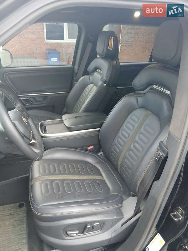 Внедорожник / Кроссовер Rivian R1S 2023 в Городке фото 12 Внедорожник / Кроссовер Rivian R1S 2023 в Городке