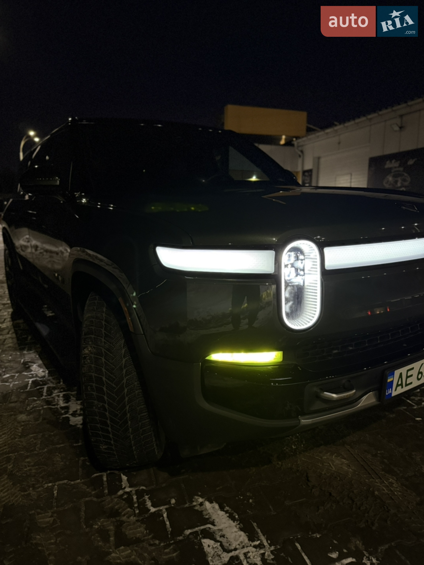 2023 Rivian R1S - мініатюра 18