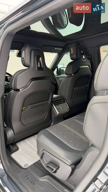 Внедорожник / Кроссовер Rivian R1S 2024 в Костополе