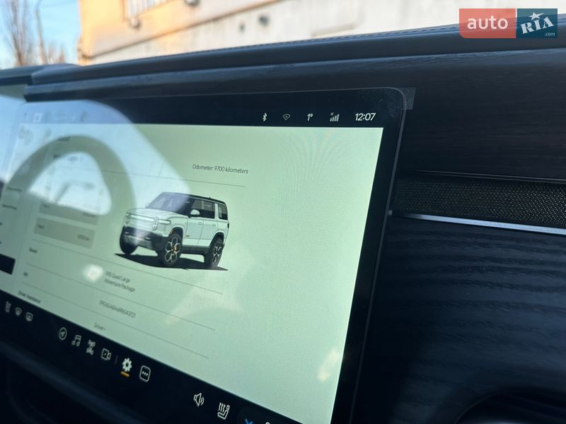 Внедорожник / Кроссовер Rivian R1S 2024 в Киеве