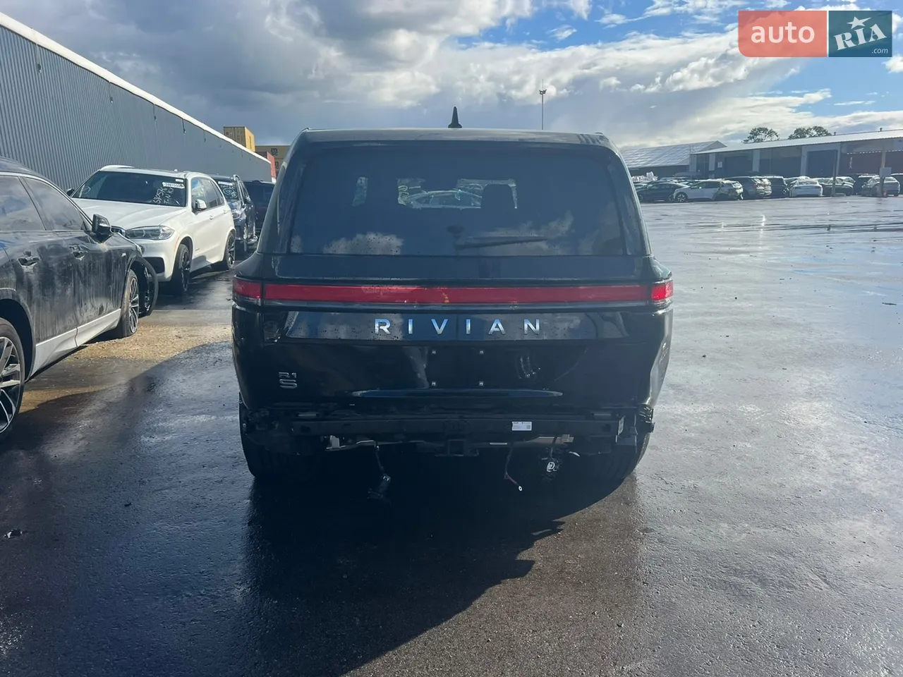 Rivian R1S 2025 photo 5