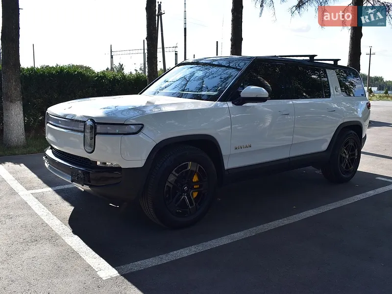 Rivian R1S 2023