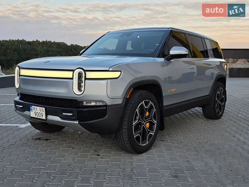 Rivian R1S 2022
