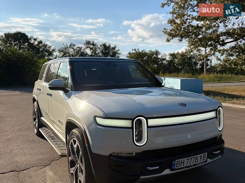 Rivian R1S 2023