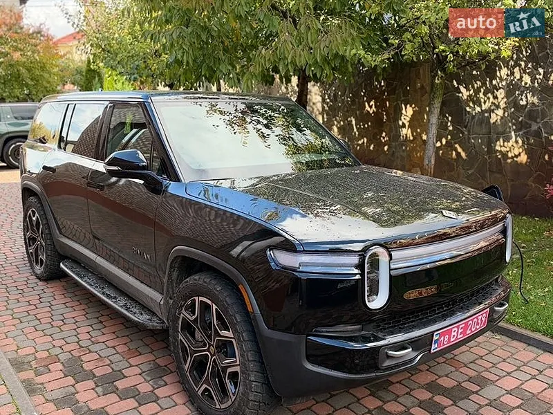 Rivian R1S