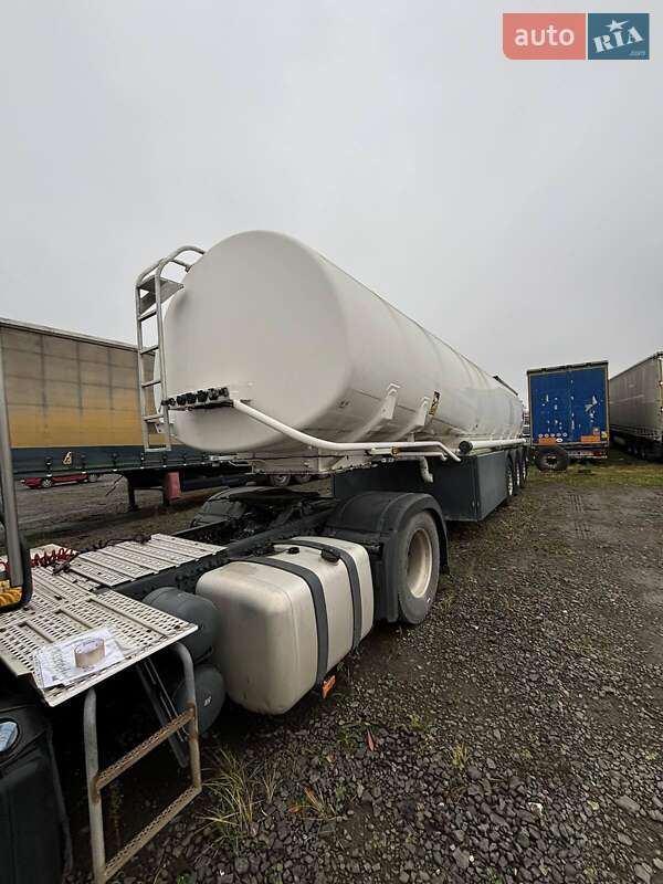 Цистерна Rohr Rohr 2008 в Луцьку