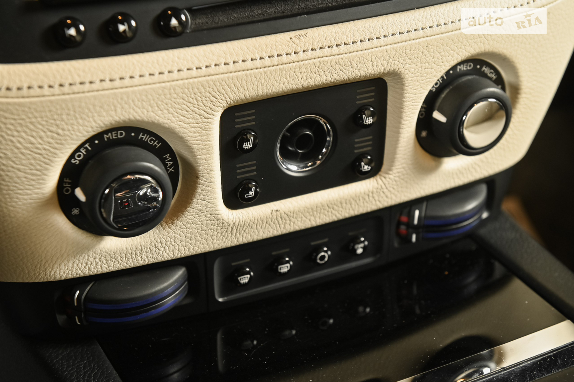 2011 Rolls-Royce Ghost - мініатюра 31
