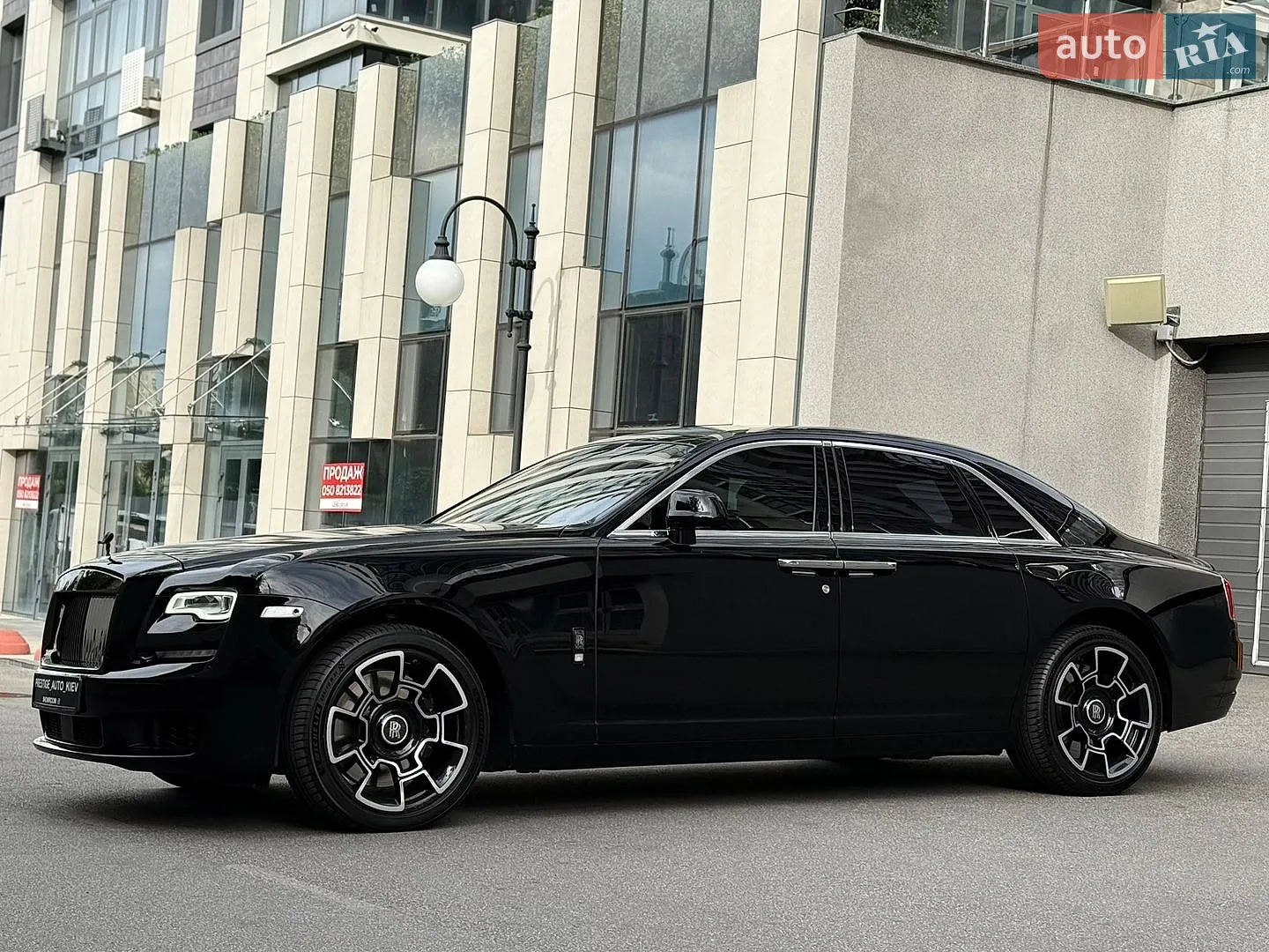 2018 Rolls-Royce Ghost - мініатюра 15