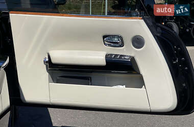 Кабриолет Rolls-Royce Phantom Drophead Coupe 2009 в 