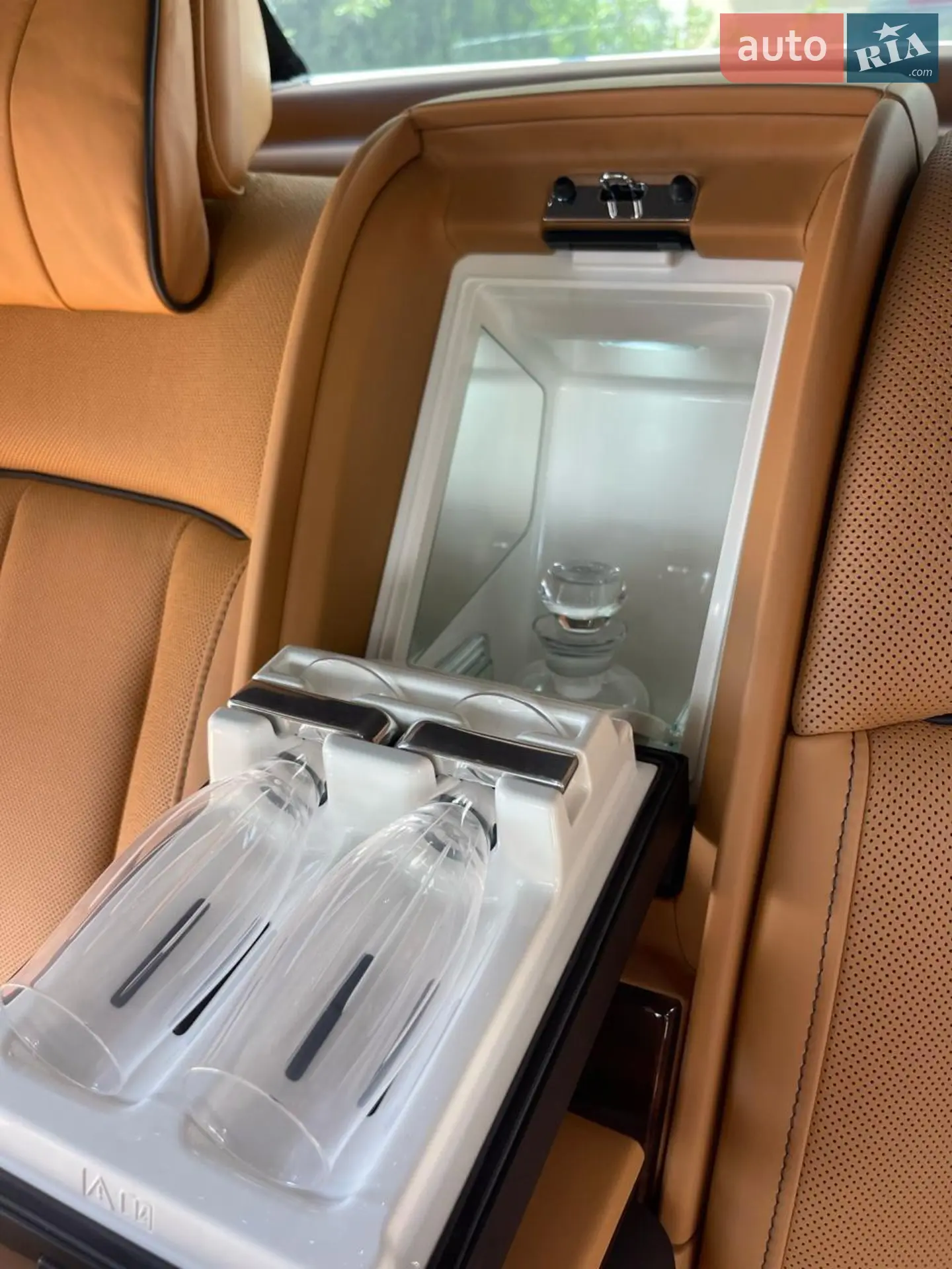 2021 Rolls-Royce Phantom - мініатюра 19