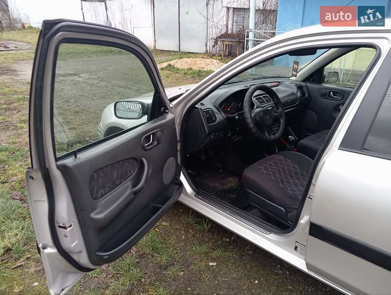 Хэтчбек Rover 200 1999 в Дубно