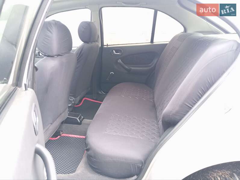 Хэтчбек Rover 200 1999 в Дубно