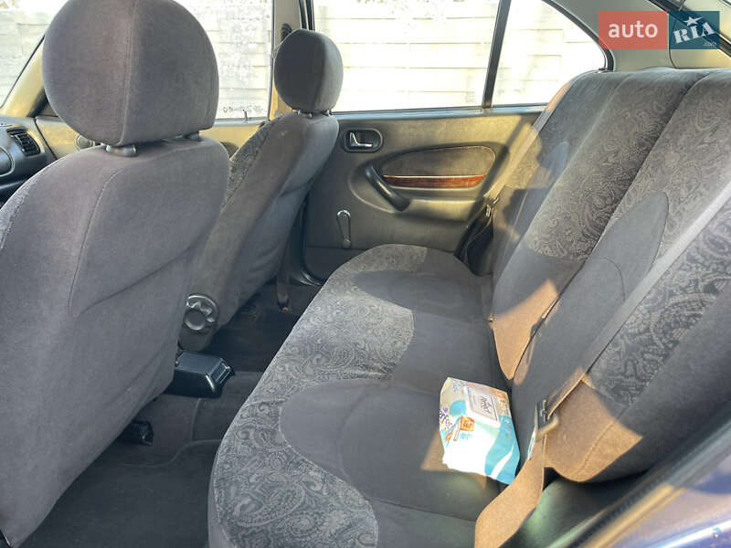 Хэтчбек Rover 200 1999 в Киеве