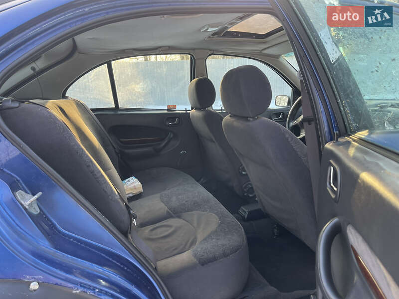 Хэтчбек Rover 200 1999 в Киеве