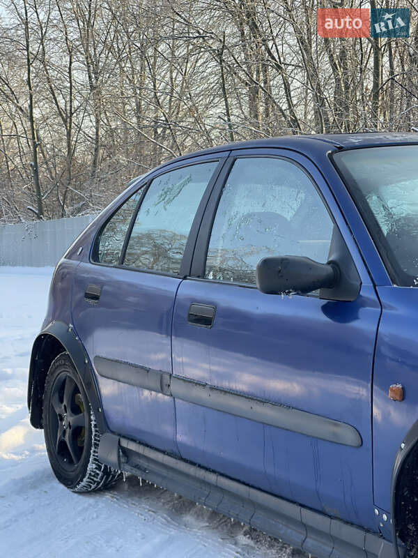 Хэтчбек Rover 200 1999 в Киеве