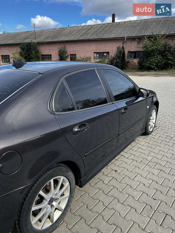 Седан Saab 9-3 2004 в Косове