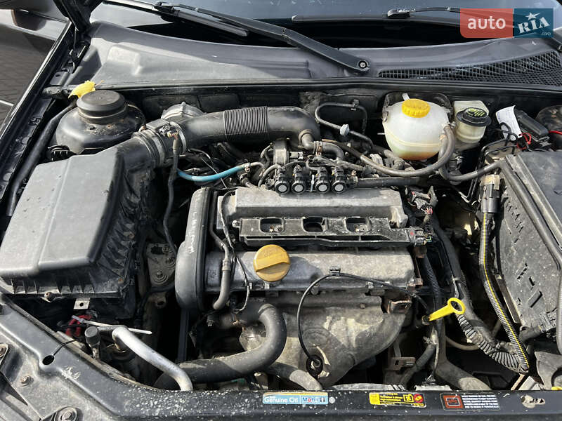 Седан Saab 9-3 2004 в Косове
