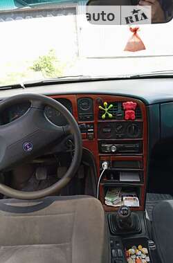 Седан Saab 9000 1995 в Березані