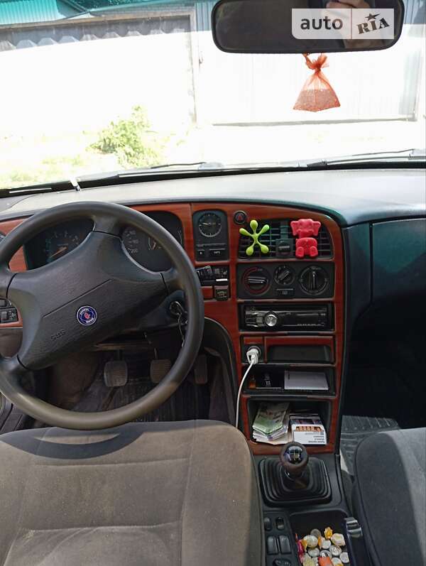 Седан Saab 9000 1995 в Березані
