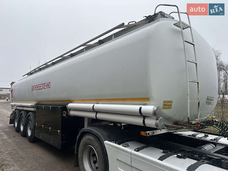 Цистерна полуприцеп SACIM SCX 2004 в Киеве