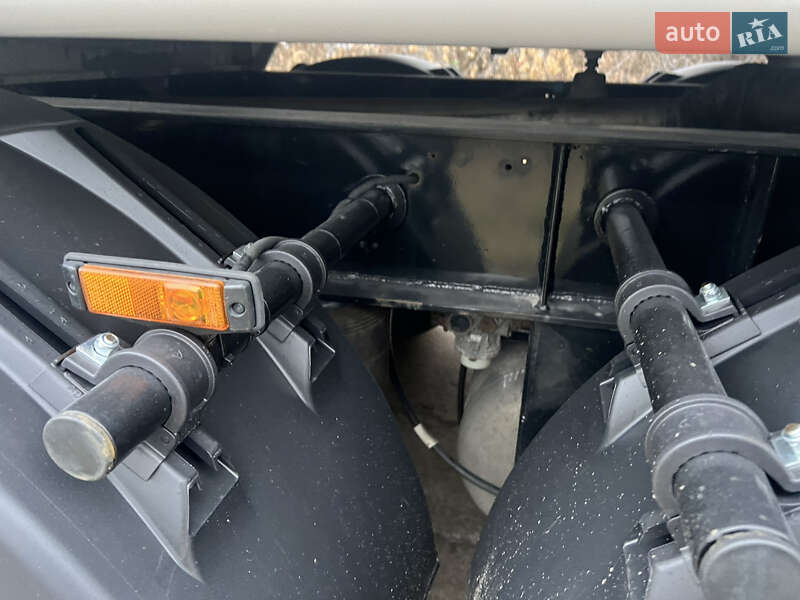 Цистерна полуприцеп SACIM SCX 2004 в Киеве