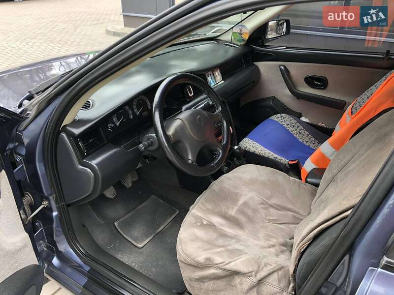 Седан Samand EL 2008 в Тернополі