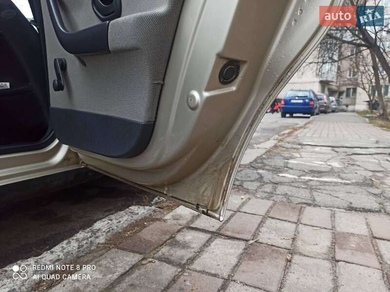 Седан Samand Soren 2008 в Тиврову