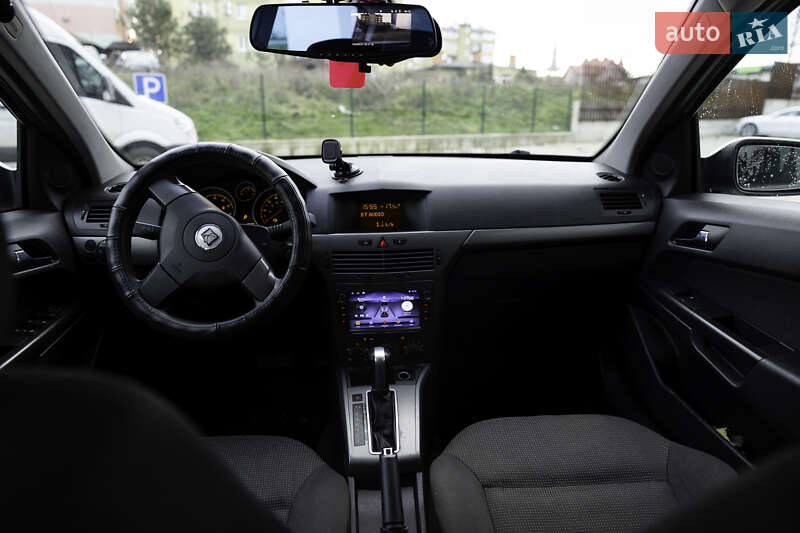 Хэтчбек Saturn Astra 2007 в Ужгороде