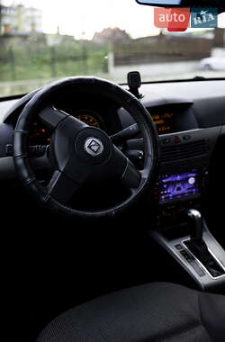 Хэтчбек Saturn Astra 2007 в Ужгороде