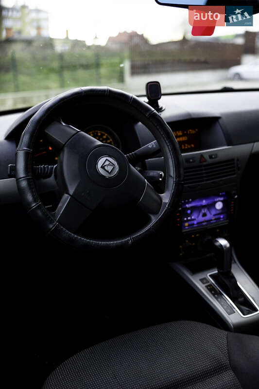 Хэтчбек Saturn Astra 2007 в Ужгороде