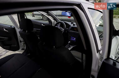 Хэтчбек Saturn Astra 2007 в Ужгороде